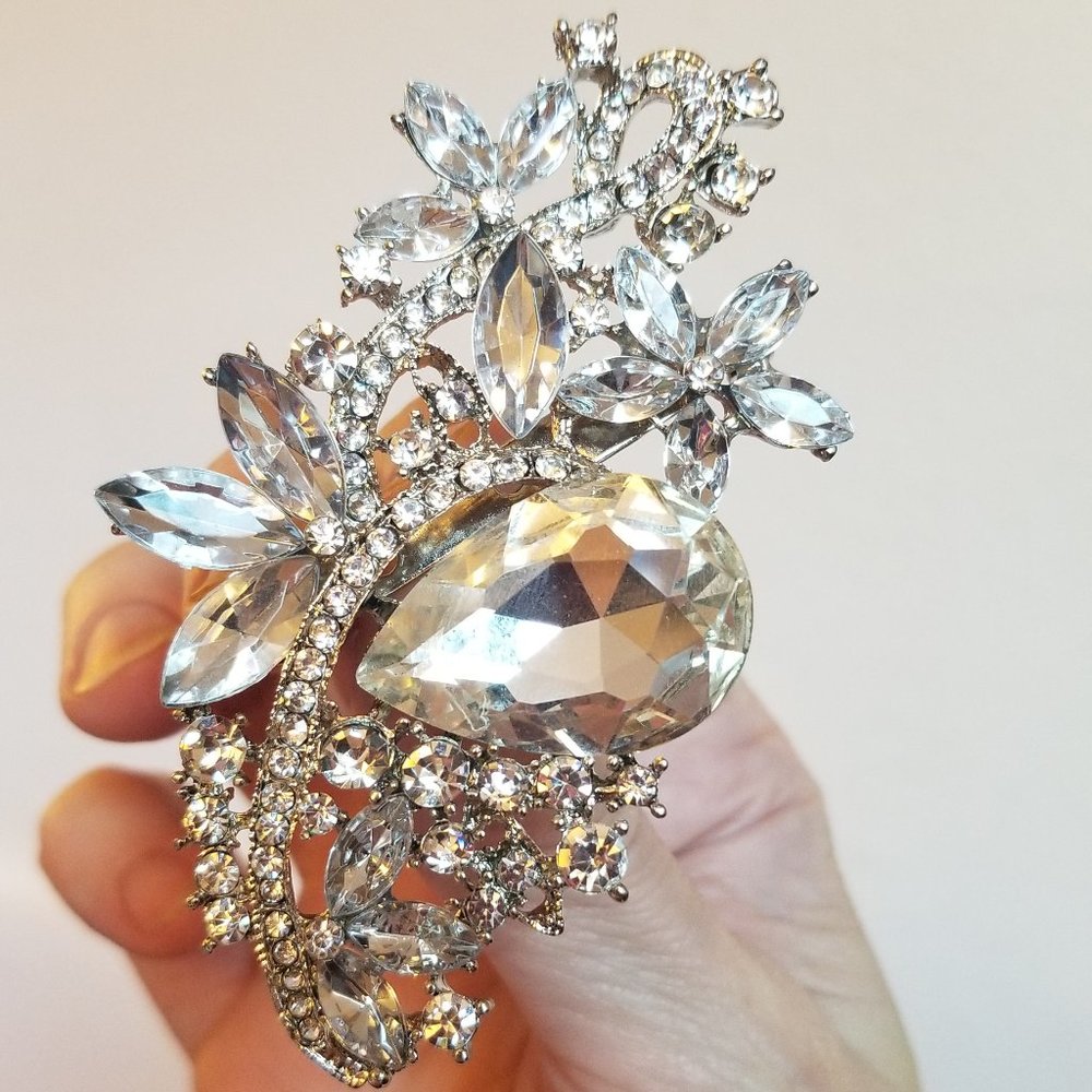 NWT Large Brooch Pin Clear Glass Crystals Silver